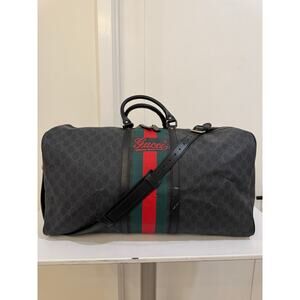 Gucci GG Supreme Vintage Logo Travel Duffel crossbody 100% AUTHENTIC